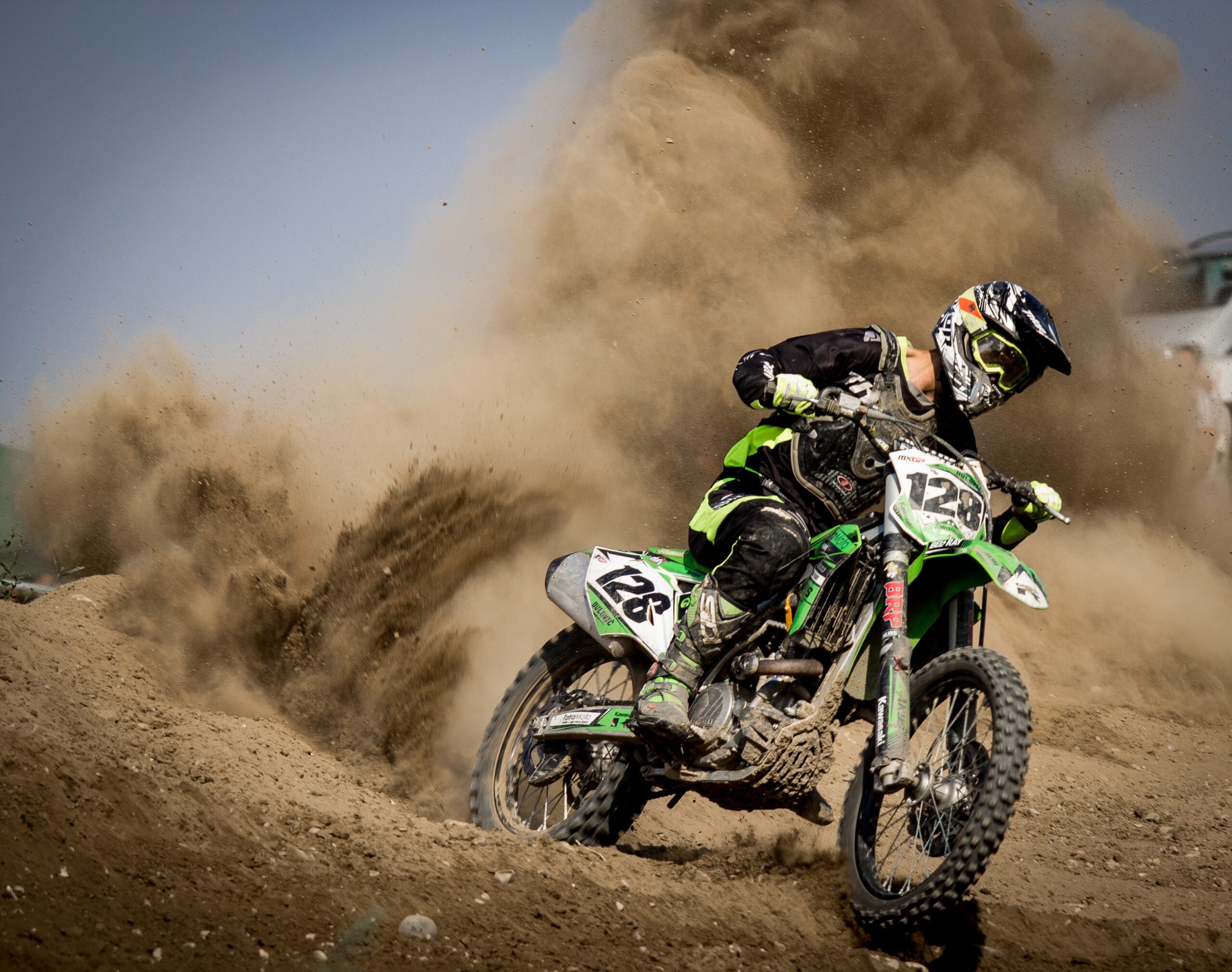 KX450F railing a sand berm